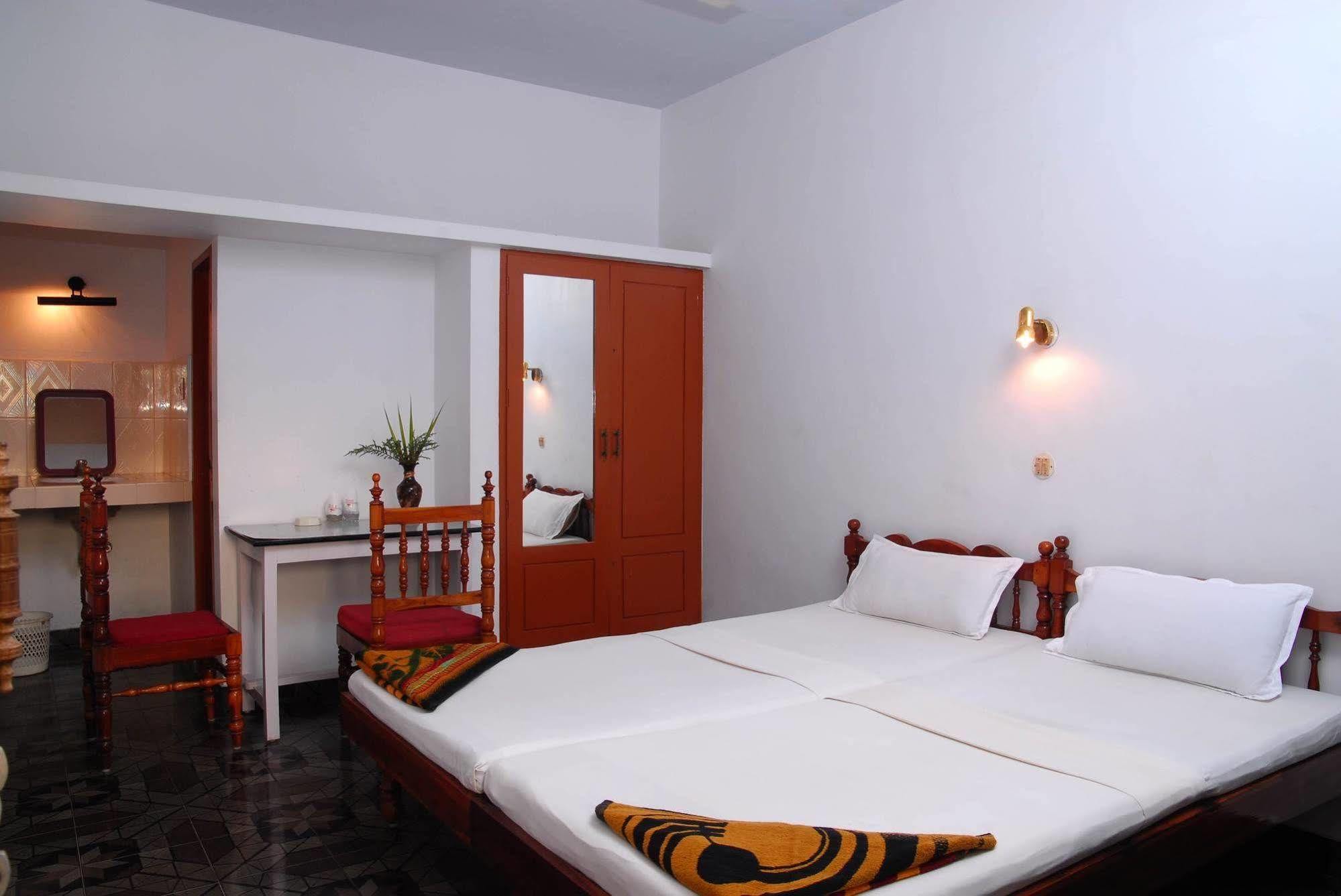 Hotel Sea View Palace - The Beach Hotel Kovalam Luaran gambar